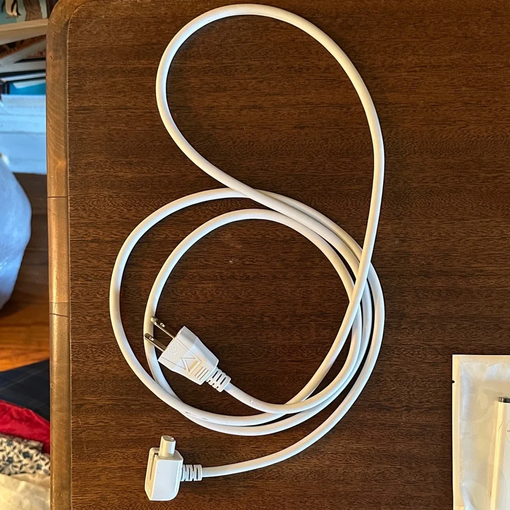 Apple Mac White Power Cable for Electronics